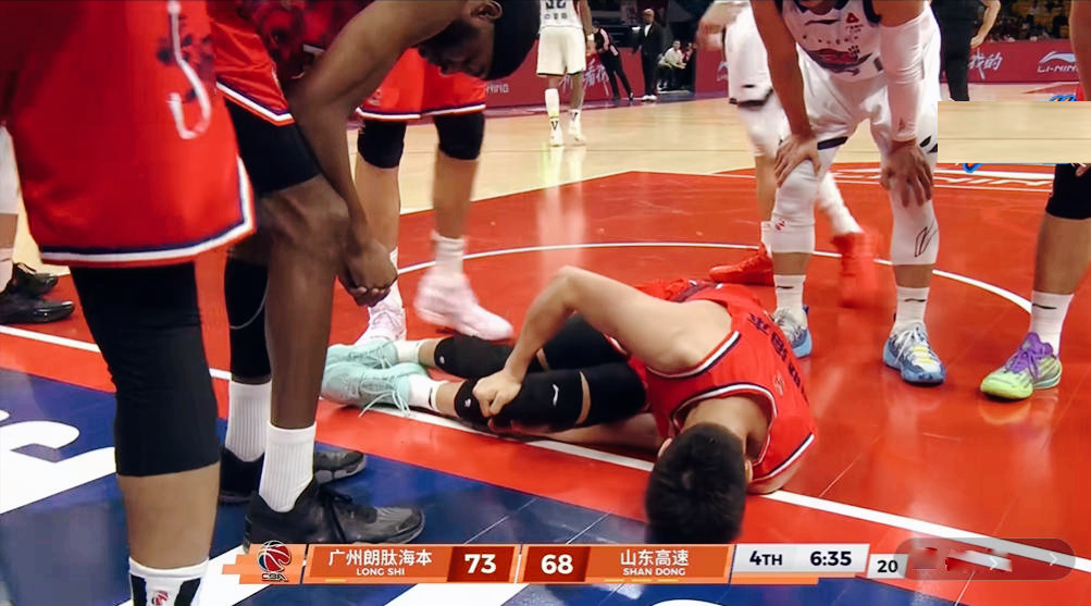 九游娱乐官网-郭艾伦流泪重伤，CBA爆冷1战：徐昕2双打疯了，山东男篮输得窝囊